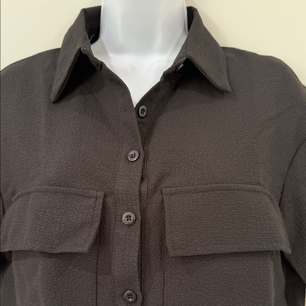Black Cropped Button-Up Shirt - Picture 3 of 4